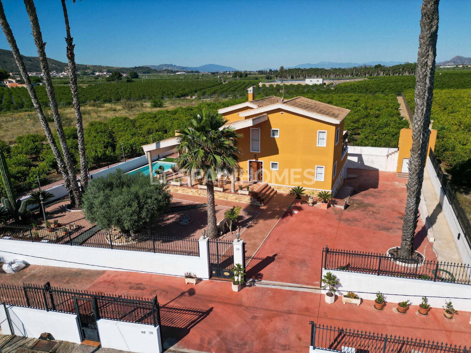 Villa in Orihuela, Alicante, Spain 5 bedrooms, 400 sq.m. No. 121146