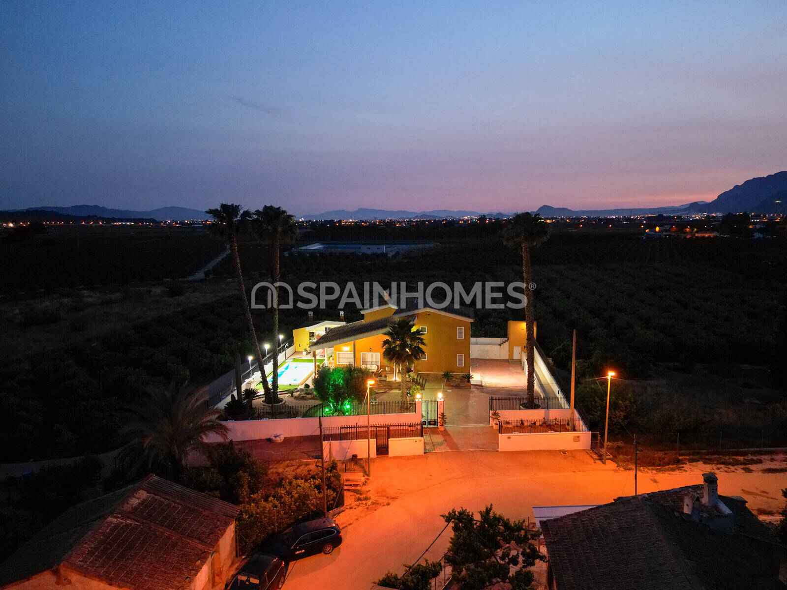 Villa in Orihuela, Alicante, Spain 5 bedrooms, 400 sq.m. No. 121146