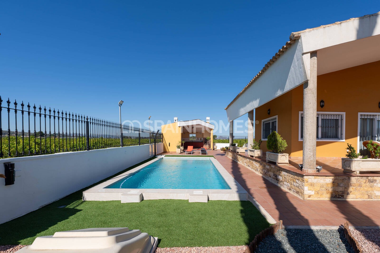Villa in Orihuela, Alicante, Spain 5 bedrooms, 400 sq.m. No. 121146