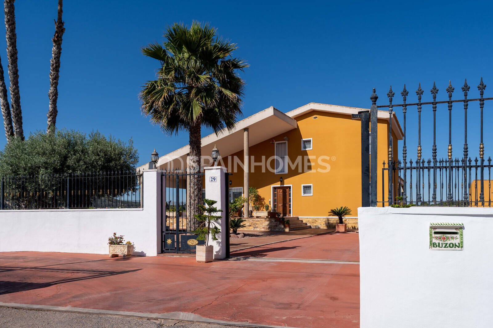 Villa in Orihuela, Alicante, Spain 5 bedrooms, 400 sq.m. No. 121146