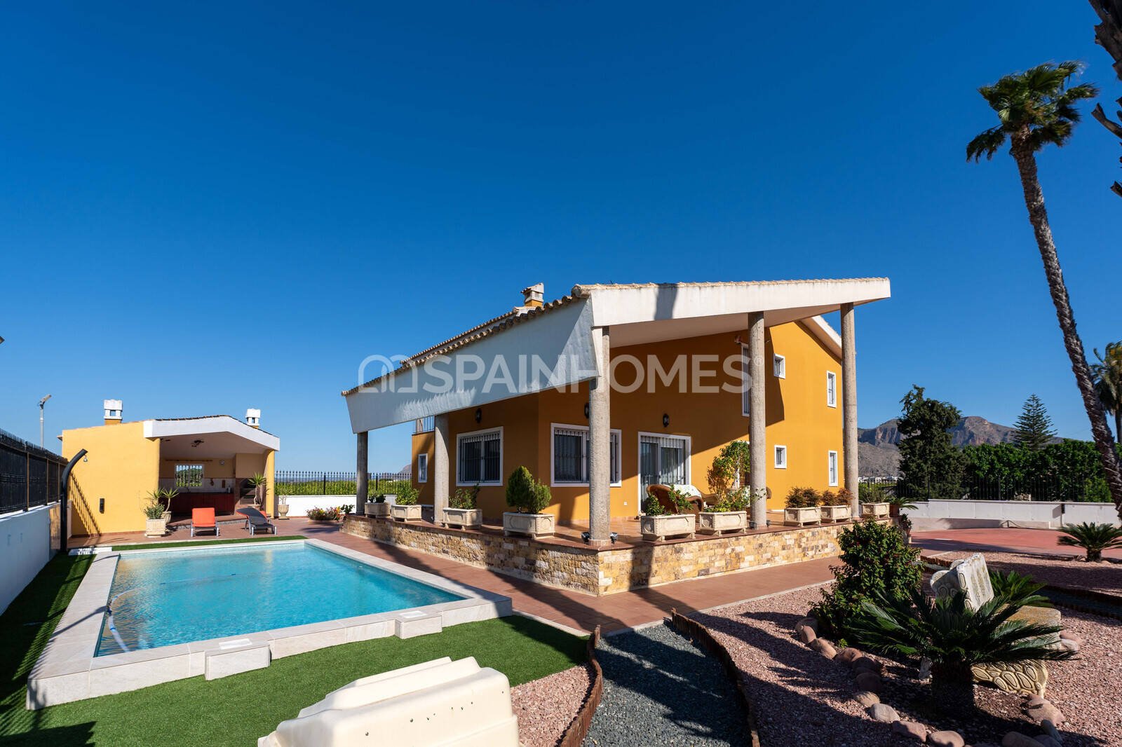 Villa in Orihuela, Alicante, Spain 5 bedrooms, 400 sq.m. No. 121146