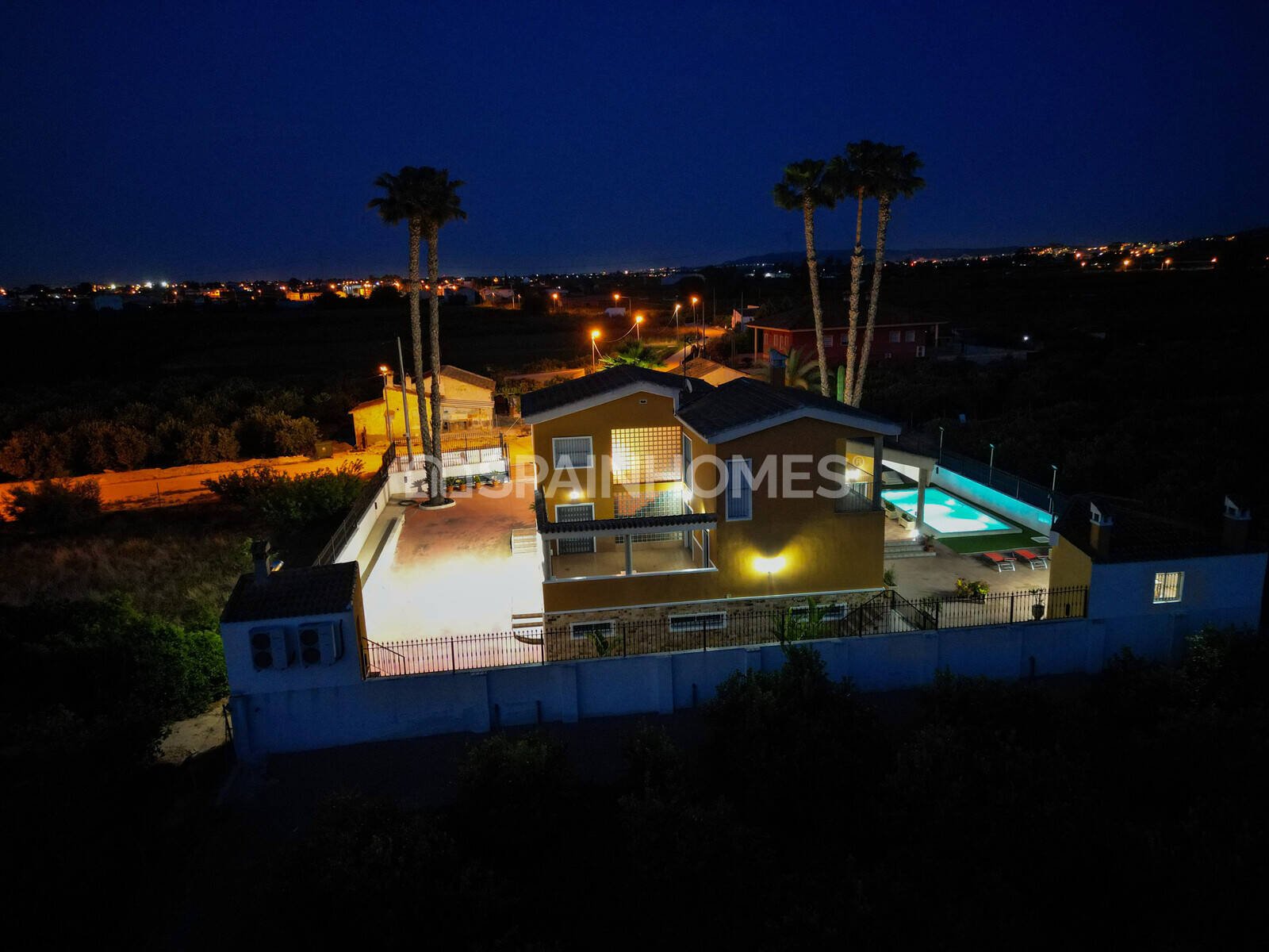 Villa in Orihuela, Alicante, Spain 5 bedrooms, 400 sq.m. No. 121146