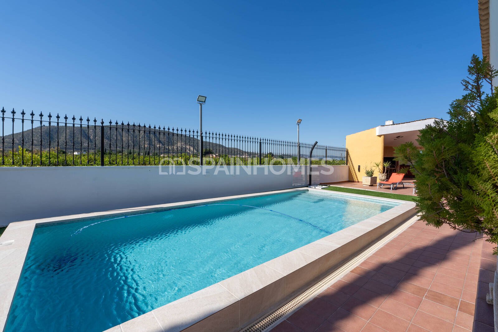Villa in Orihuela, Alicante, Spain 5 bedrooms, 400 sq.m. No. 121146