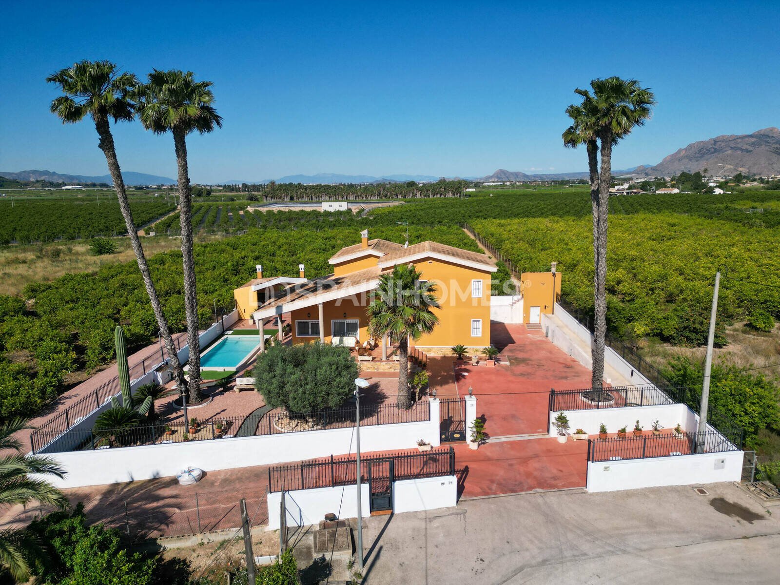 Villa in Orihuela, Alicante, Spain 5 bedrooms, 400 sq.m. No. 121146
