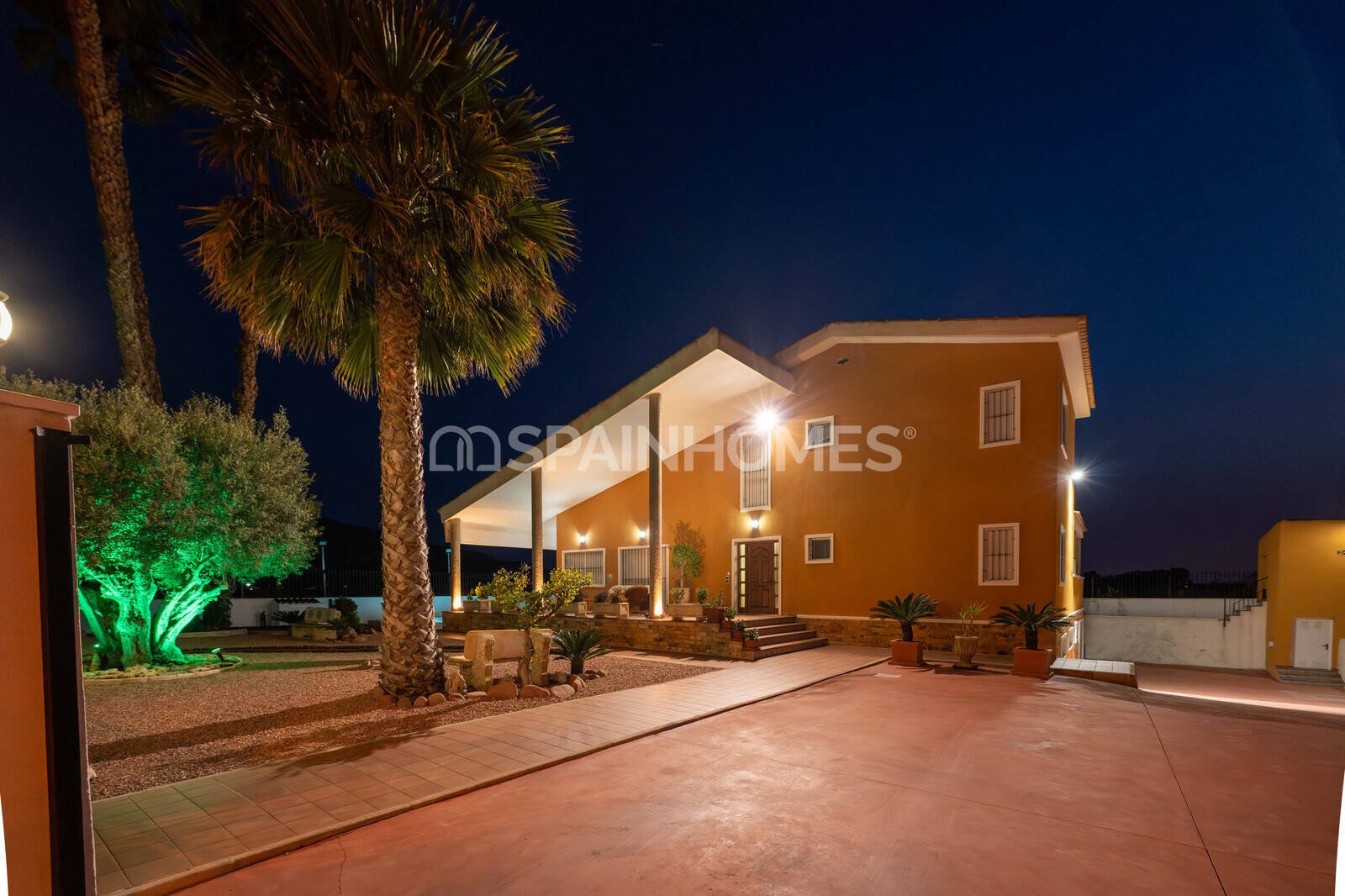 Villa in Orihuela, Alicante, Spain 5 bedrooms, 400 sq.m. No. 121146
