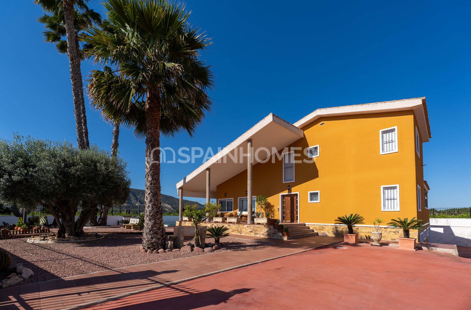 Villa in Orihuela, Alicante, Spain 5 bedrooms, 400 sq.m. No. 121146