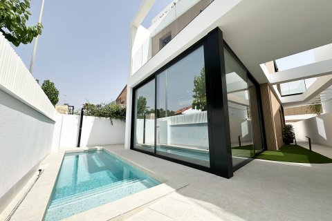 Huvila myytävänä Torre de la Horadada, Alicante, Espanja, 3 makuuhuonetta, 160 m2 No. 132577 - kuva 4