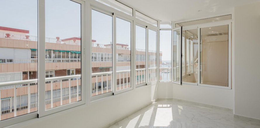 Apartment Torrevieja, Alicante, Espagne 3 chambres, 110 m2 No. 125364