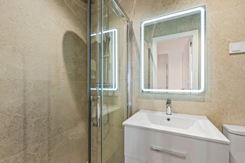 Apartment for sale Torrevieja, Alicante, Spain 2 bedrooms,  No. 126995 - photo 15