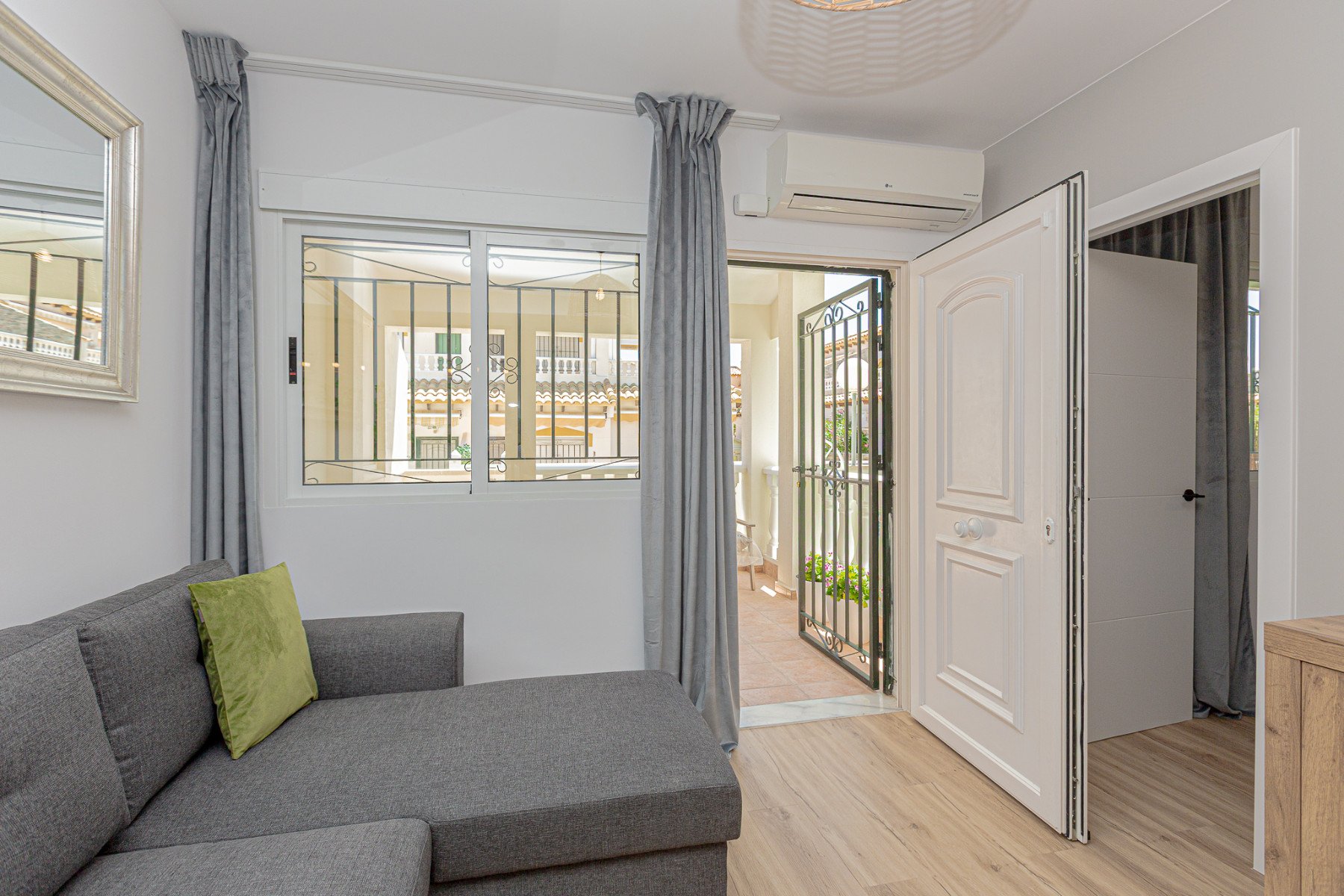 Rindu māja Torrevieja, Alicante, Spānijā 3 istabas, 82 m2 Nr. 126994
