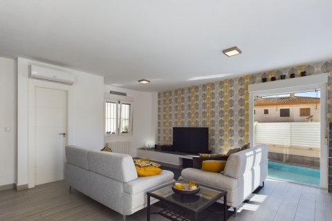 Villa for sale Los Alcazares, Murcia, Spain 3 bedrooms,  No. 131974 - photo 2