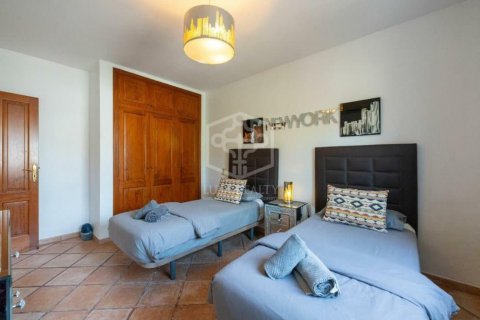 Villa for sale San Miguel de Abona, Tenerife, Spain 8 bedrooms, 530 sq.m. No. 130897 - photo 10