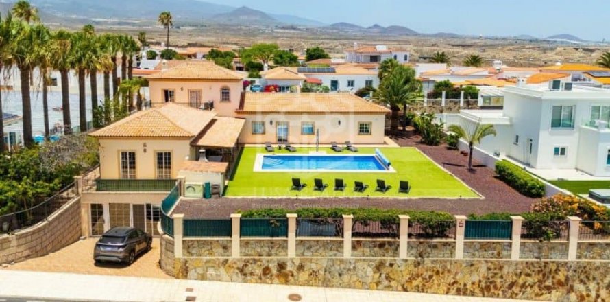 Villa San Miguel de Abona, Tenerife, Spain 8 bedrooms, 530 sq.m. No. 130897
