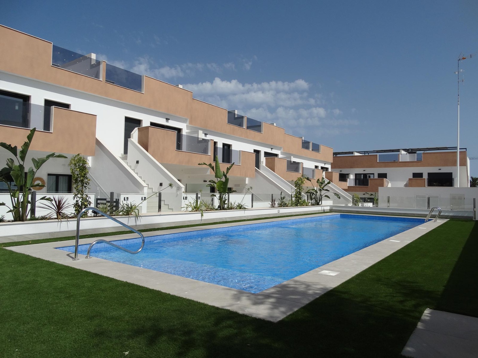 Bungalow in Pilar de la Horadada, Alicante, Spain 3 bedrooms, 97 sq.m. No. 128345