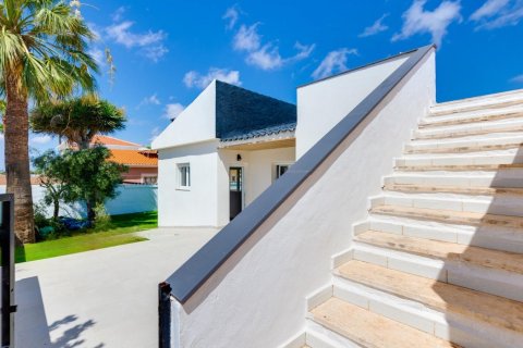 Villa for sale Torrevieja, Alicante, Spain 4 bedrooms, 93 sq.m. No. 131491 - photo 2