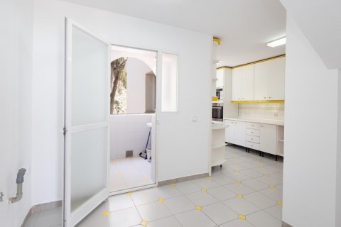 Продажа дуплекса в Малага, Испания 4 спальни, 227м2 №122194 - фото 5
