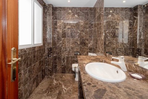 Продажа дуплекса в Малага, Испания 4 спальни, 227м2 №122194 - фото 11