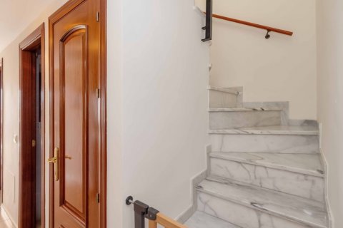 Продажа дуплекса в Фуэнхирола, Малага, Испания 3 спальни, 135м2 №122187 - фото 22