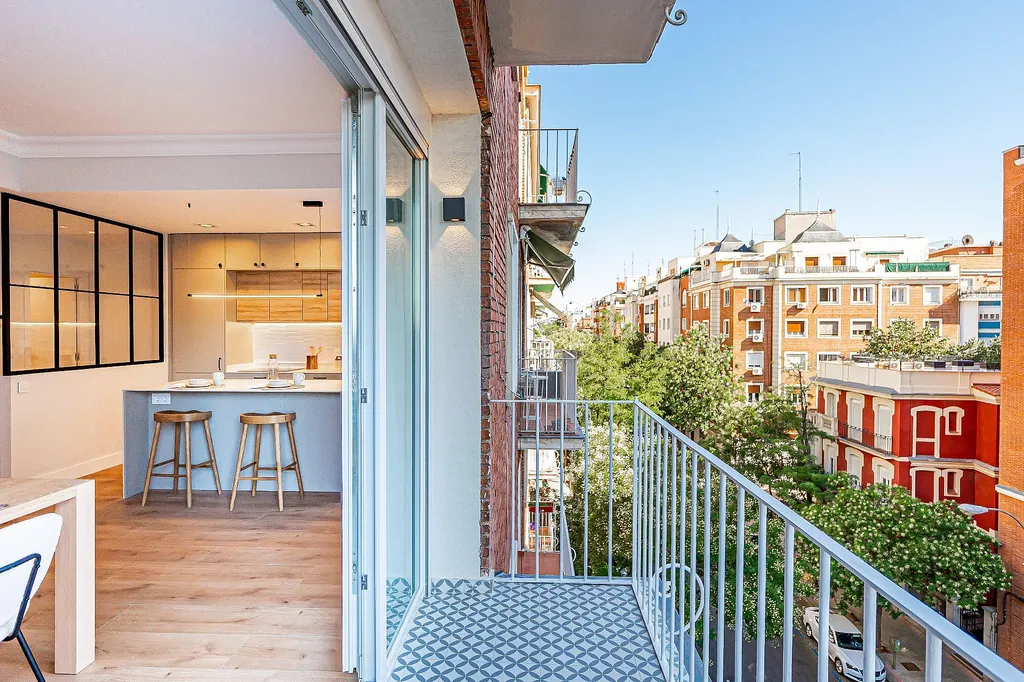 Huoneisto Madrid, Almeria, Espanja 3 makuuhuonetta, 139 m2 No. 130350
