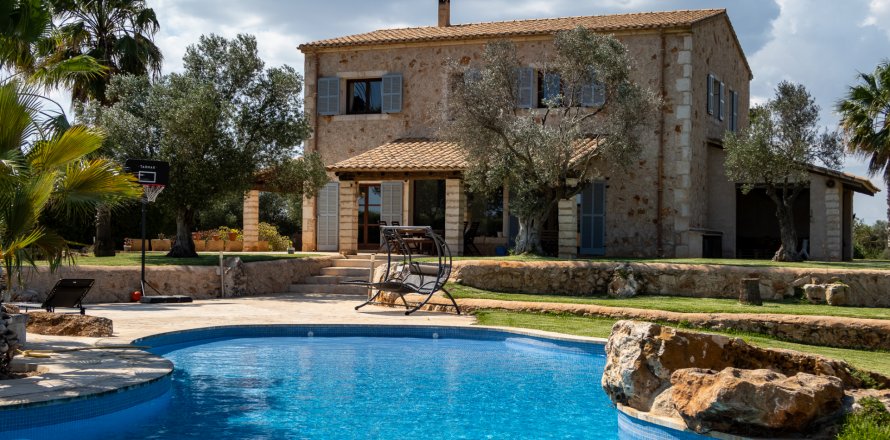 Finca Santanyi, Mallorca, Spanien 4 Schlafzimmer, 388 m2 Nr. 128070