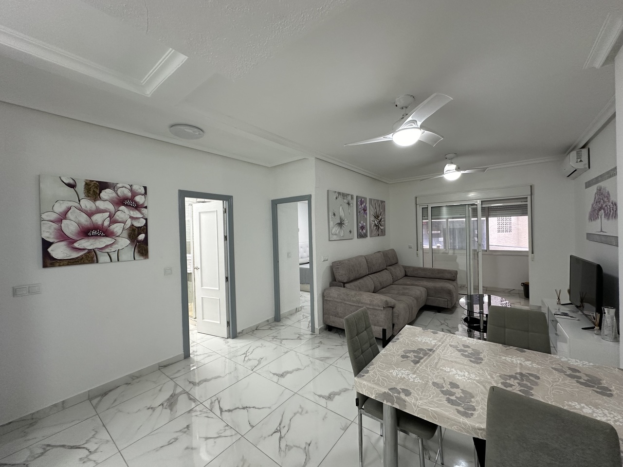 Apartamento en Torrevieja, Alicante, España 2 dormitorios, 82 m2 No. 124882