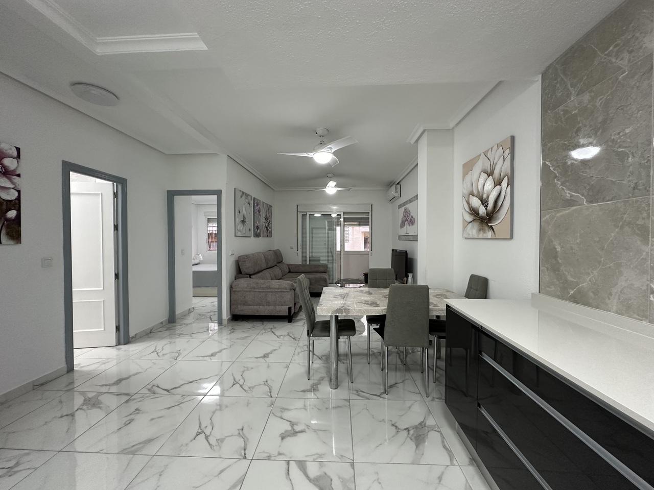 Apartamento en Torrevieja, Alicante, España 2 dormitorios, 82 m2 No. 124882