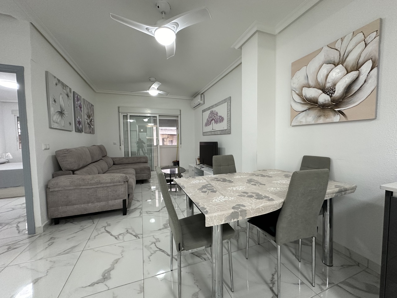 Apartamento en Torrevieja, Alicante, España 2 dormitorios, 82 m2 No. 124882