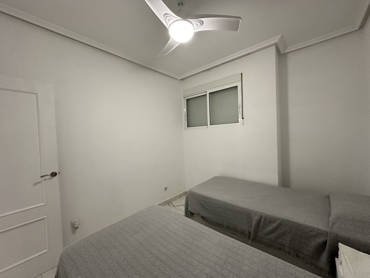 Apartamento en Torrevieja, Alicante, España 2 dormitorios, 82 m2 No. 124882