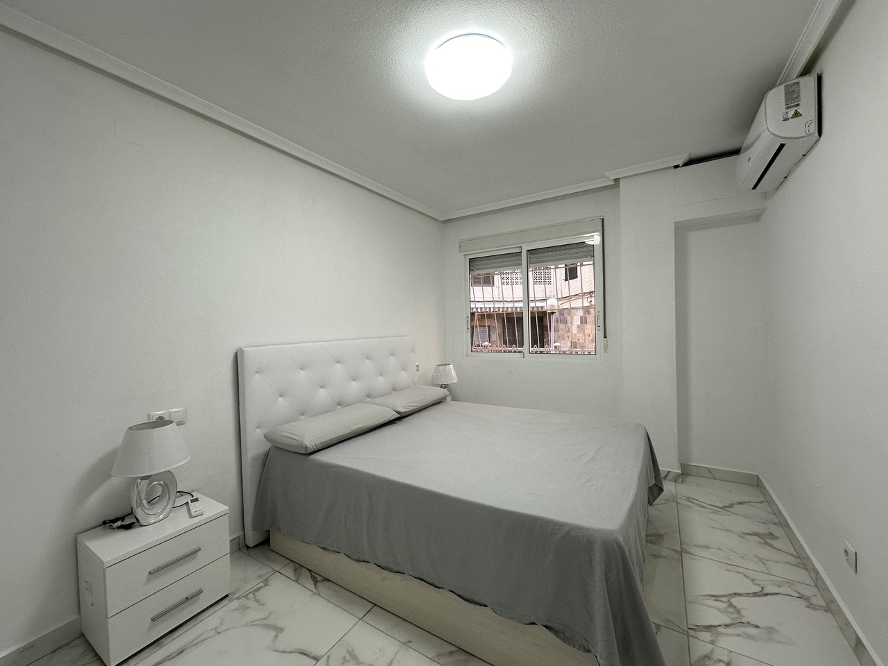 Apartamento en Torrevieja, Alicante, España 2 dormitorios, 82 m2 No. 124882