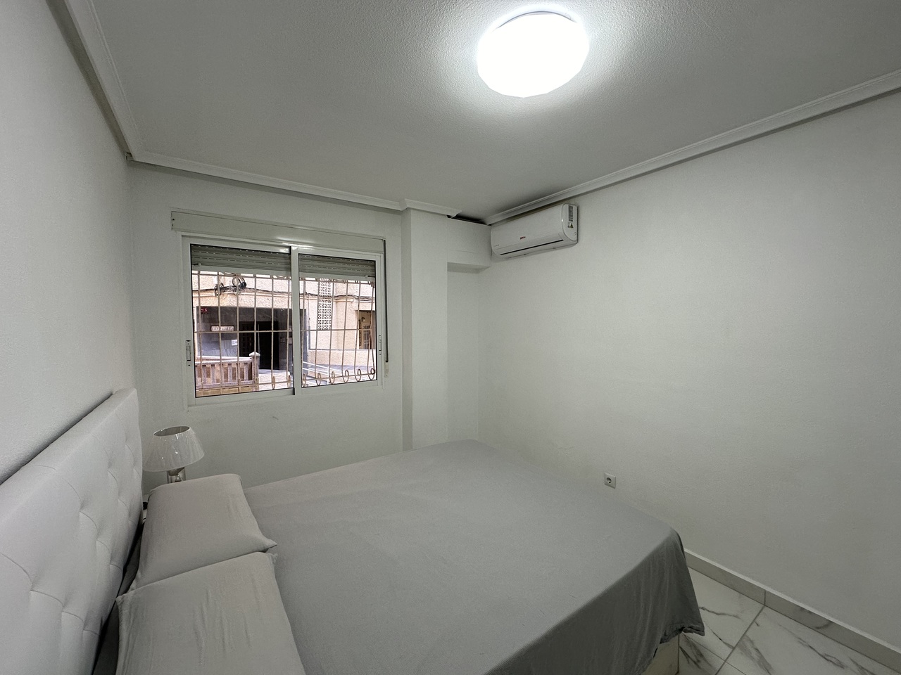 Apartamento en Torrevieja, Alicante, España 2 dormitorios, 82 m2 No. 124882