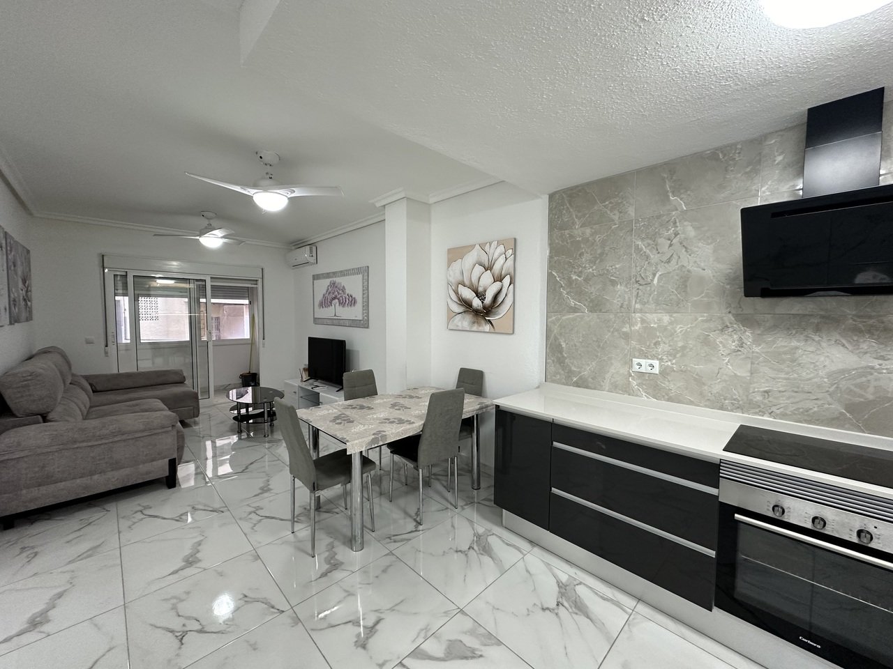 Apartamento en Torrevieja, Alicante, España 2 dormitorios, 82 m2 No. 124882