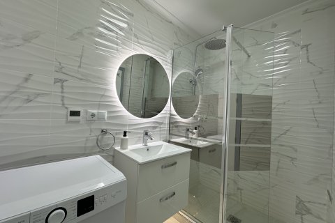 Apartment for sale Torrevieja, Alicante, Spain 2 bedrooms, 82 sq.m. No. 124882 - photo 18