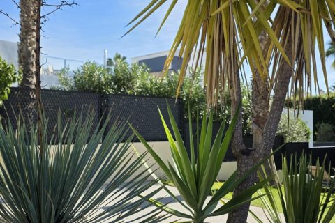 Villa for sale in Villamartin, Alicante, Spain 3 bedrooms, 180 sq.m. No. 129644 - photo 9