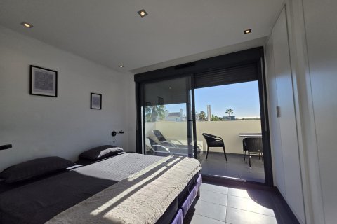 Villa for sale in Villamartin, Alicante, Spain 3 bedrooms, 180 sq.m. No. 129644 - photo 16