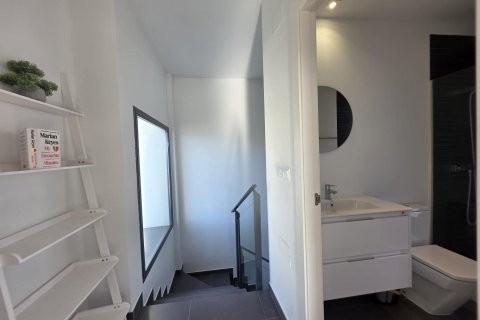 Villa for sale in Villamartin, Alicante, Spain 3 bedrooms, 180 sq.m. No. 129644 - photo 23