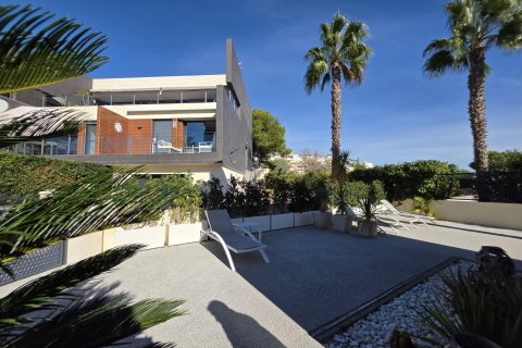 Villa for sale in Villamartin, Alicante, Spain 3 bedrooms, 180 sq.m. No. 129644 - photo 10