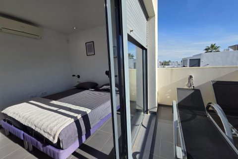 Villa for sale in Villamartin, Alicante, Spain 3 bedrooms, 180 sq.m. No. 129644 - photo 22