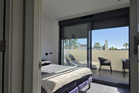 Villa for sale in Villamartin, Alicante, Spain 3 bedrooms, 180 sq.m. No. 129644 - photo 13
