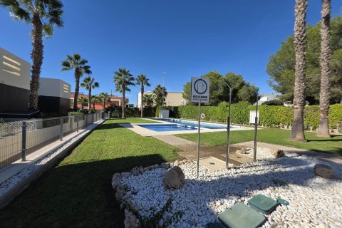 Villa for sale in Villamartin, Alicante, Spain 3 bedrooms, 180 sq.m. No. 129644 - photo 1