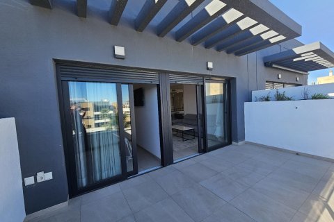 Huoneisto myytävänä Playa Flamenca II, Alicante, Espanja, 2 makuuhuonetta, 80 m2 No. 129645 - kuva 3