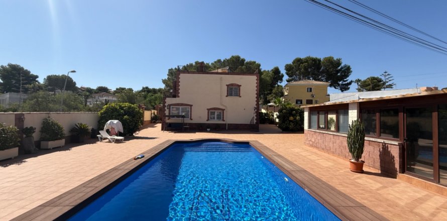 Villa Torrevieja, Alicante, Spain 7 bedrooms, 311 sq.m. No. 129643