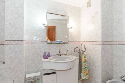 Продажа квартиры в Севилья, Испания 4 спальни, 149м2 №122052 - фото 17