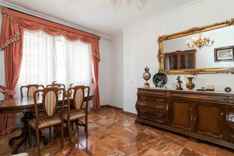 Продажа квартиры в Севилья, Испания 4 спальни, 149м2 №122052 - фото 3