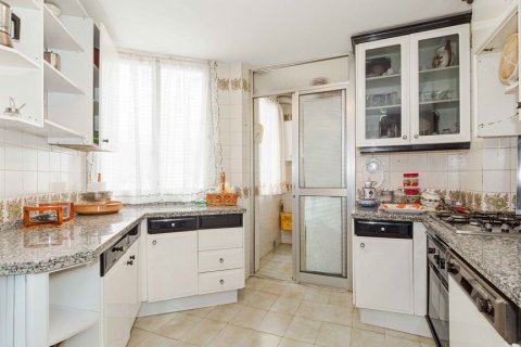 Продажа квартиры в Севилья, Испания 4 спальни, 149м2 №122052 - фото 19