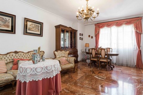 Продажа квартиры в Севилья, Испания 4 спальни, 149м2 №122052 - фото 1