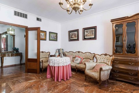 Продажа квартиры в Севилья, Испания 4 спальни, 149м2 №122052 - фото 2