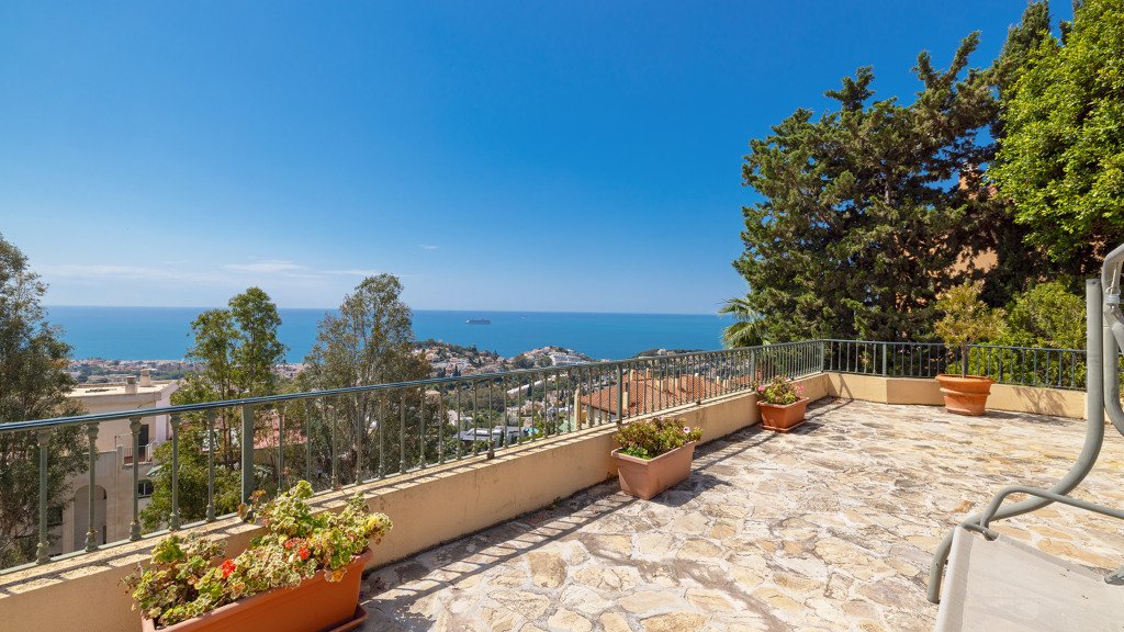 Villa en Málaga, España 7 dormitorios, 2068 m2 No. 122045