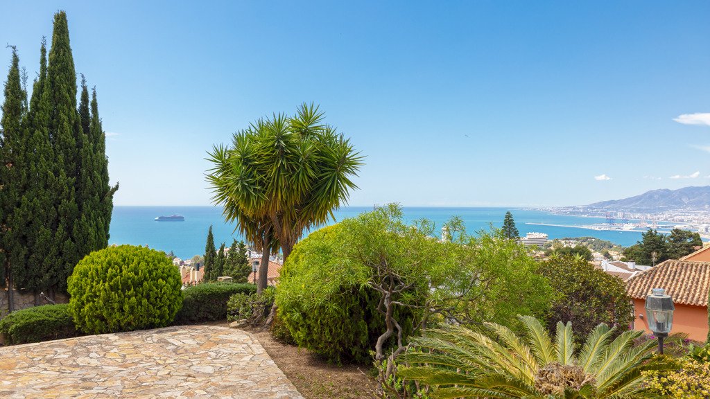 Villa en Málaga, España 7 dormitorios, 2068 m2 No. 122045