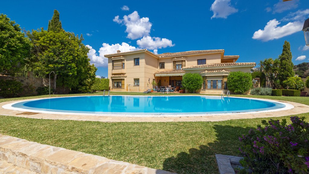 Villa en Málaga, España 7 dormitorios, 2068 m2 No. 122045