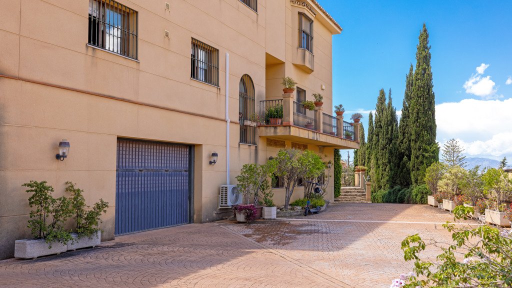 Villa en Málaga, España 7 dormitorios, 2068 m2 No. 122045